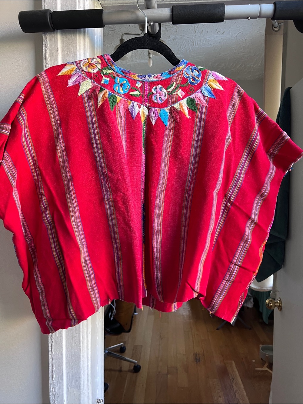 Vintage Embroidered Red Mexican-Style Women’s Top